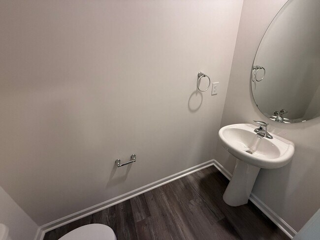 Building Photo - Beautiful Townhome in Charlotte