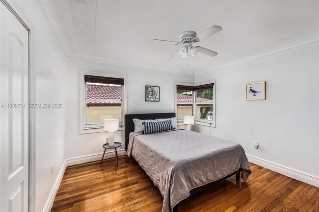 Building Photo - 1051 NE 89th St