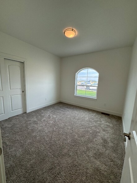 Building Photo - 2430 Lotus Ave