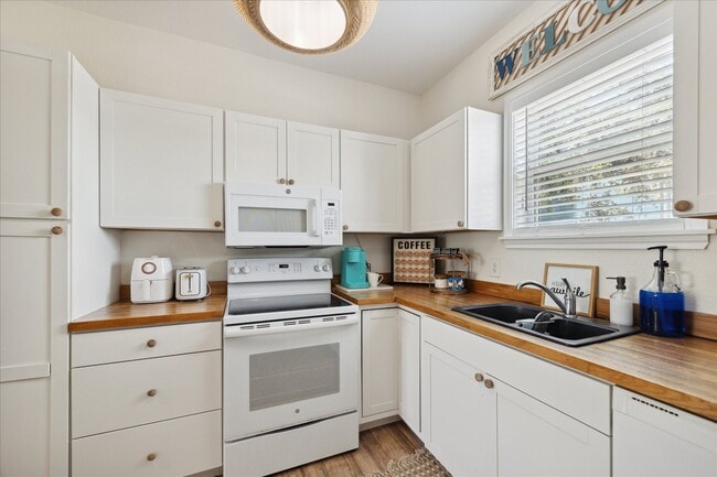 Building Photo - 1213 55th St