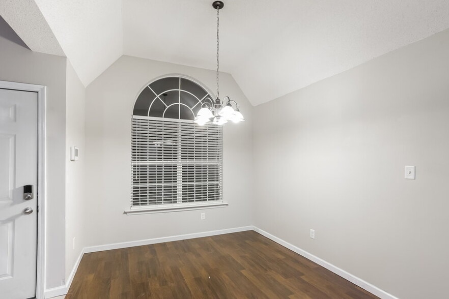 Building Photo - 871 Galyon Drive