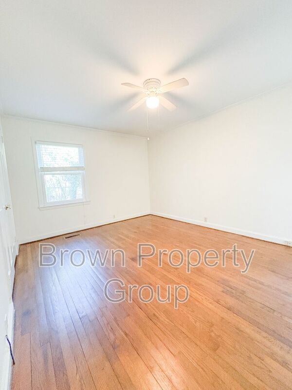 Building Photo - 2522 Mirror Lake Dr