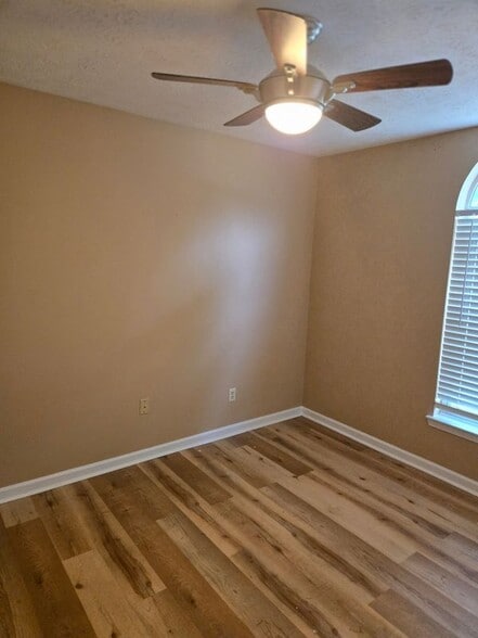 Building Photo - 6090 Emerald Pointe Cir