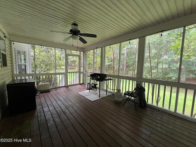 Building Photo - 820 Welton Cir