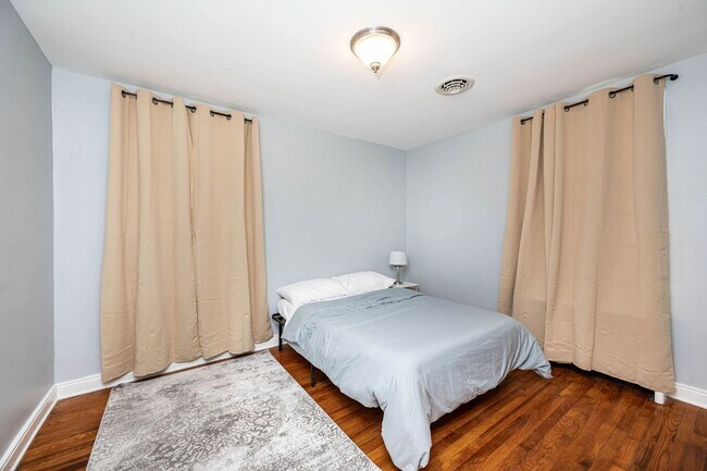 Building Photo - Charming 2-Bed, 1-Bath Home with All-inclu...