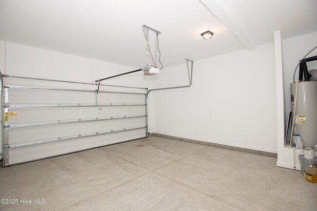 Building Photo - 1170 Camellia Dr