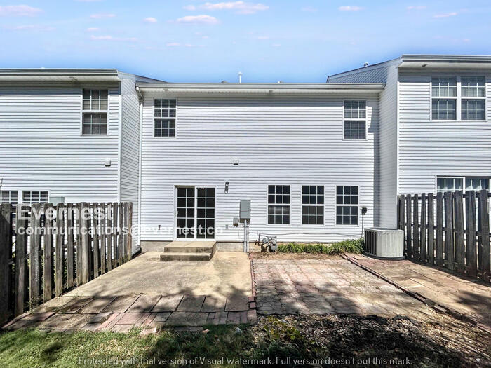 Building Photo - 5225 Southfork Blvd