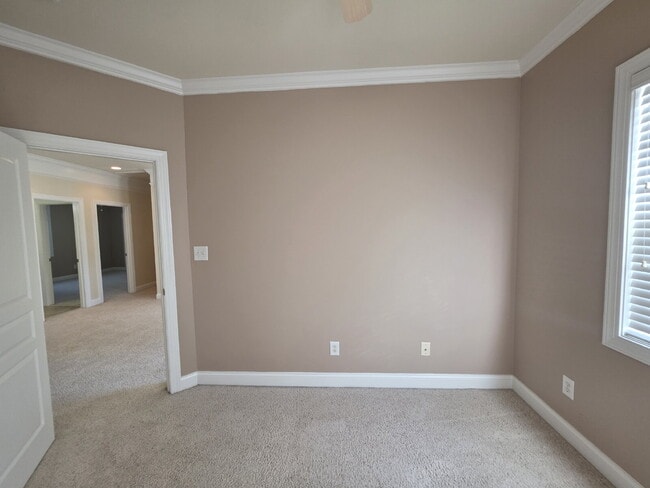 Building Photo - Spacious 4-Bedroom Home for Rent in Kings ...