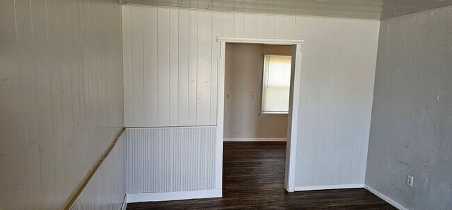 Building Photo - Totally Remodeled 2 Bed 1 Bath SW OKC!  $8...