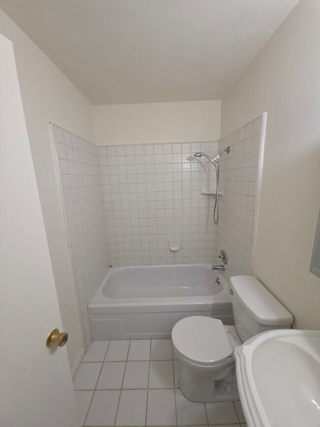 Building Photo - Beautiful 2BR/1BA Condo in Auburn - Move-I...