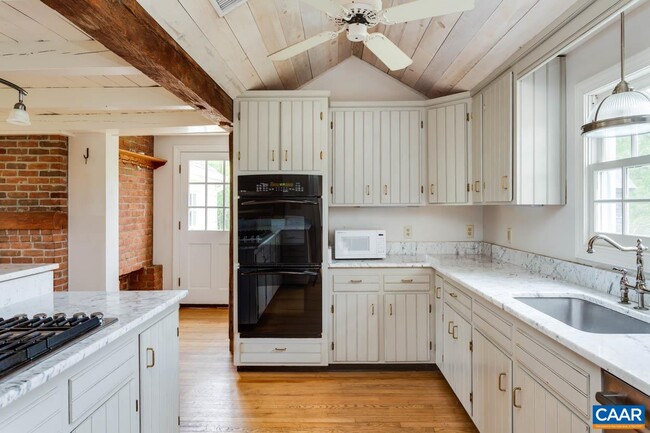 Building Photo - 1522 Oak Hill Ln