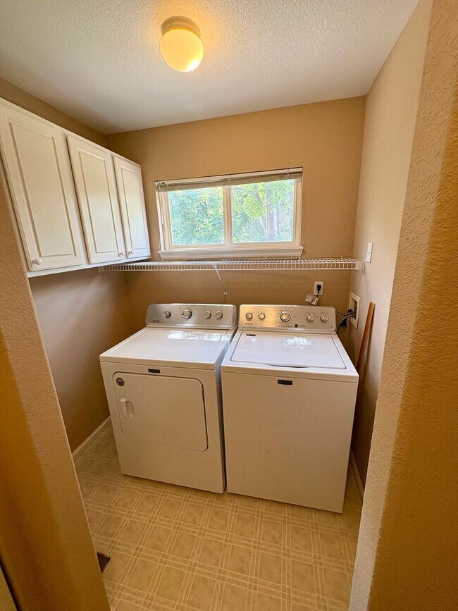 Building Photo - Highlands Ranch 3bed, 3.5 bath