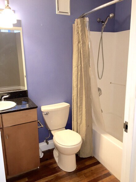 Contemporary Bathroom - 920 Poeyfarre St