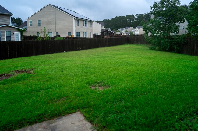 Building Photo - 237 Medford Dr