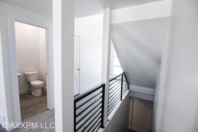 Building Photo - 5 br, 3.5 bath House - 151 W Harvest Villa...