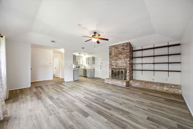 Building Photo - 16311 Forest Bend Ave