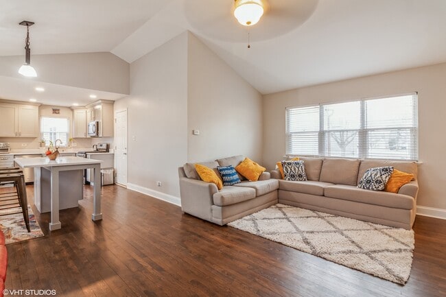 Building Photo - 2043 University Dr