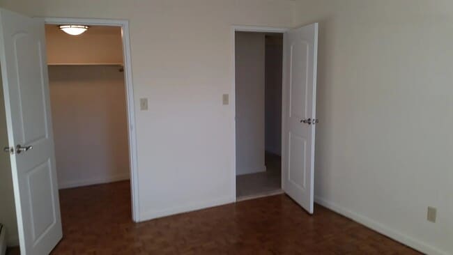 Building Photo - Radnor Manor