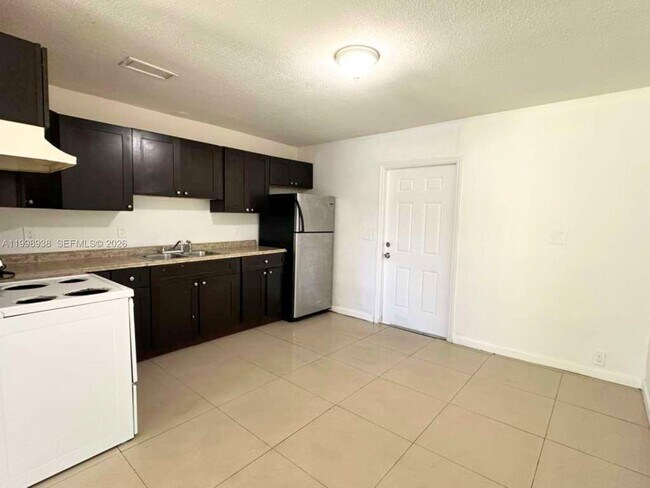 Building Photo - 623 NW 3rd Ave