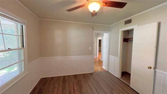 Building Photo - 804 Hillman St