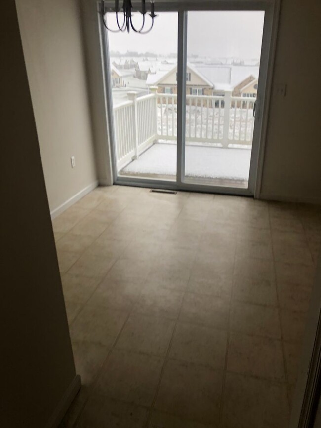 Building Photo - 3 bedrooms 2.5 bath Townhome - Spring Grov...