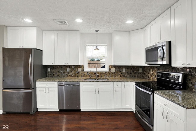 Building Photo - 301 W Pierce St