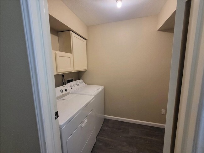 Building Photo - 7400 Bellerive Dr