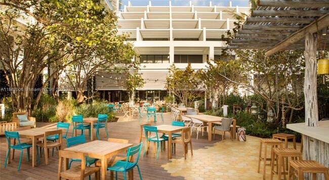 Building Photo - 2201 Collins Ave