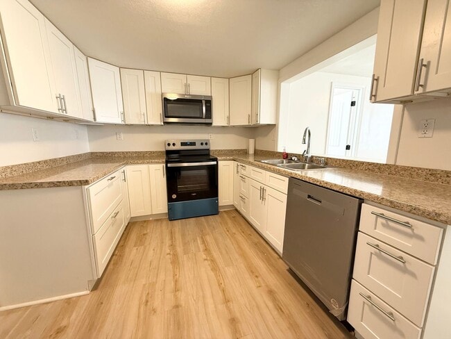 Building Photo - 443 Aud Orr Dr