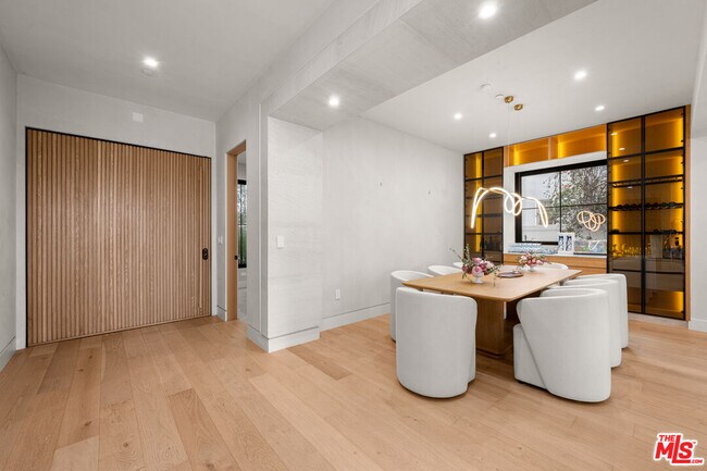 Building Photo - 4740 Sunnyslope Ave