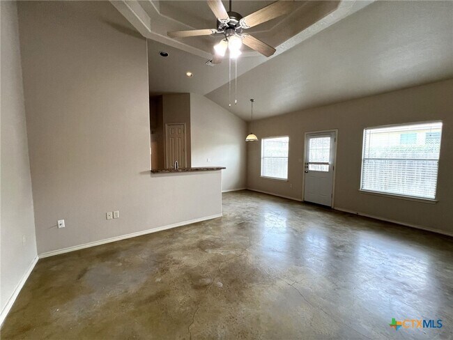 Building Photo - 271 Rosalie Dr