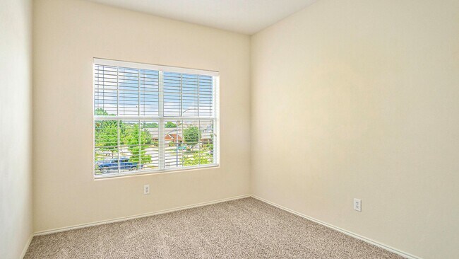 Building Photo - Beautifully Crafted 3 Bed 2.5 Bath 2 Car g...