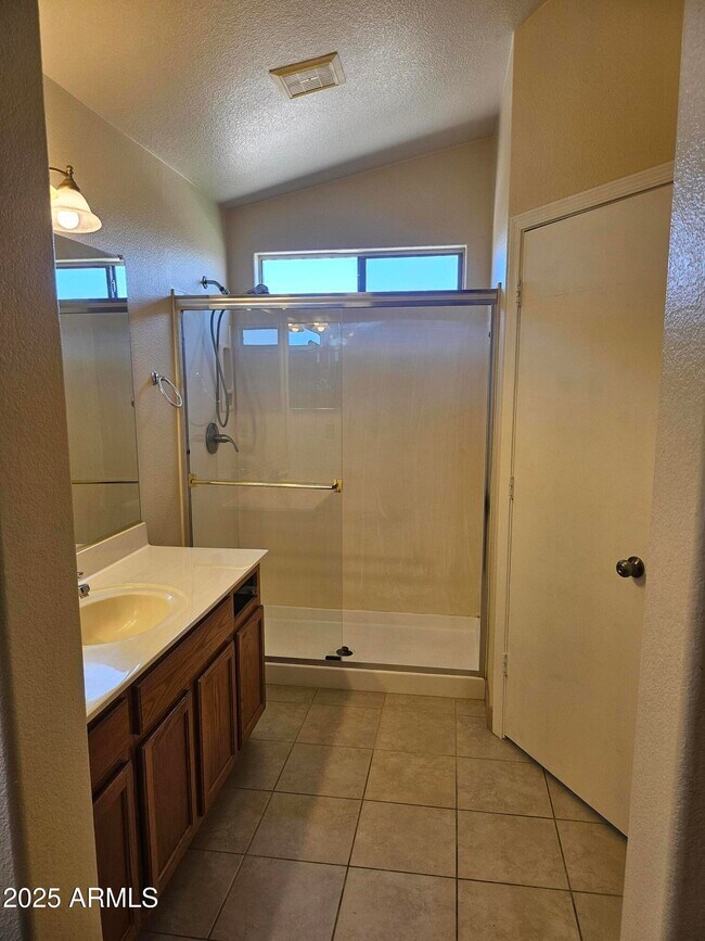 Building Photo - 2099 S Peppertree Dr