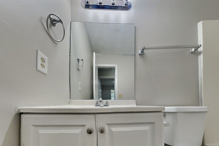 Building Photo - 2093 Drake Ct