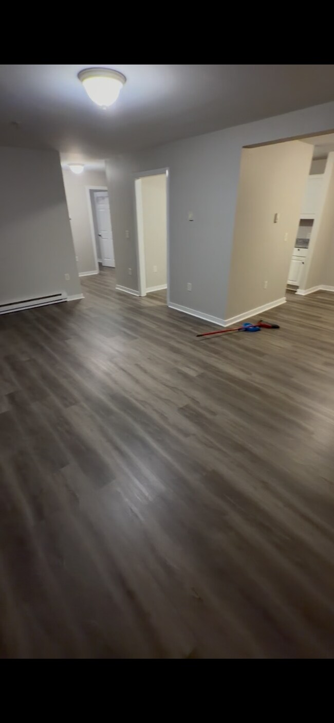 Building Photo - 85 Old Town Rd