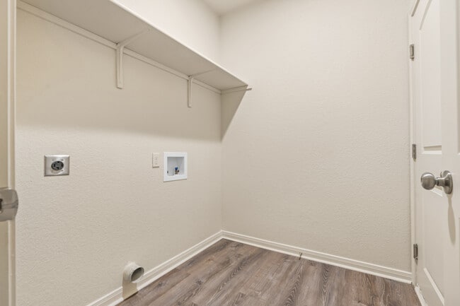 Building Photo - 525 E Spring Valley Rd