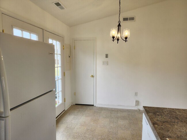 Building Photo - 5506 Dendron Dr