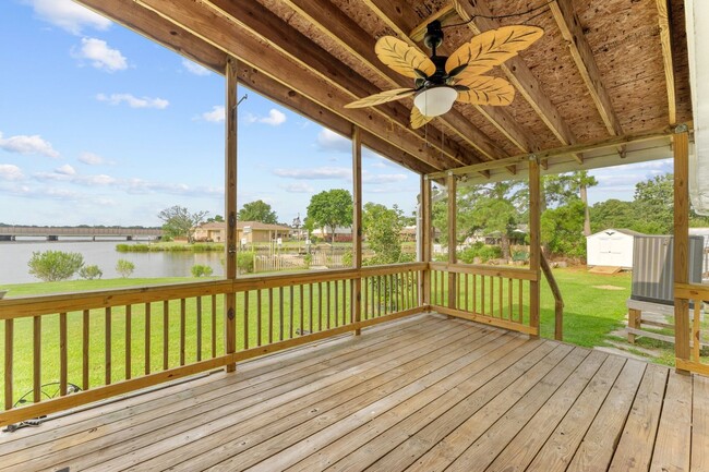 Building Photo - Perfect waterfront retreat in Norfolk