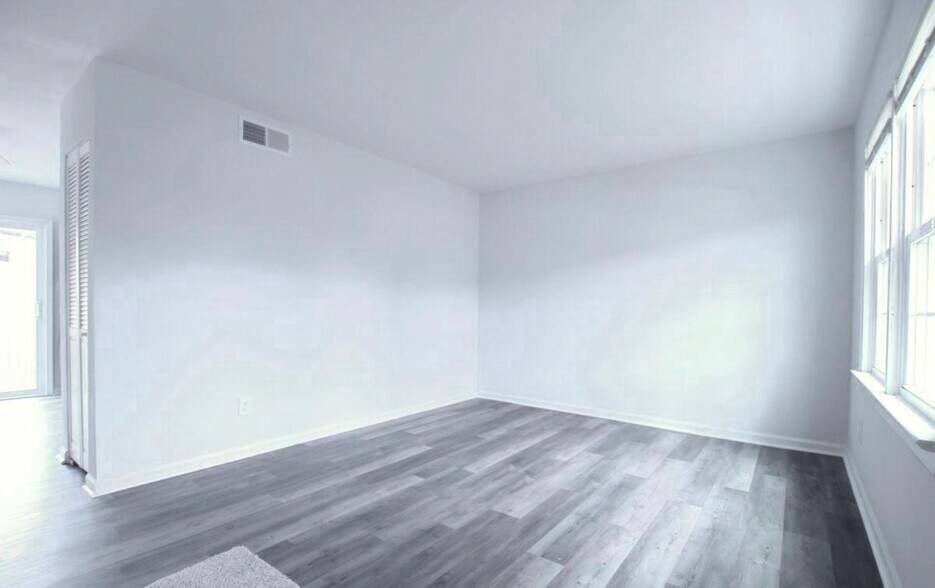 Building Photo - 603 Denton Cir