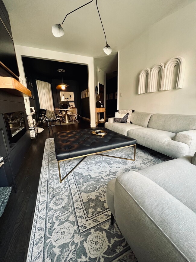 Building Photo - 2944 N Broadway