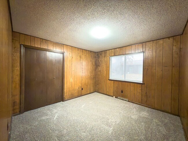 Building Photo - 2447-2447 E Heying Dr