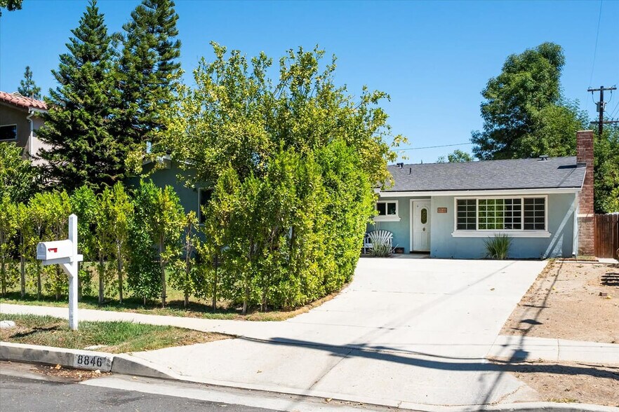 Building Photo - 8846 Laramie Ave