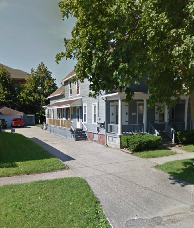 Building Photo - 819 49th St