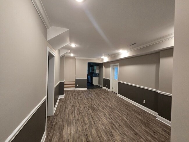 Building Photo - 545 Lakeview Dr