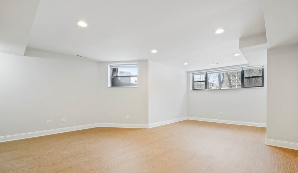 Building Photo - 1346 W Howard St