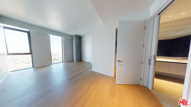 Building Photo - 2801 Sunset Pl