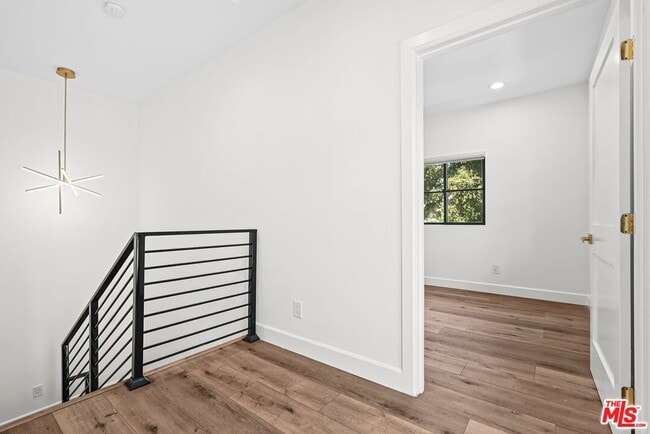Building Photo - 720 W Altadena Dr
