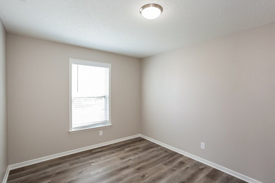 Building Photo - 600 Streamside Dr
