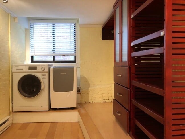 Building Photo - 7 Unity St