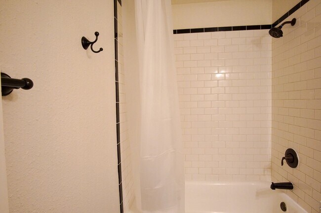 Building Photo - Beautiful Contemporary Townhouse-Style 2 Bdr in Brooklyn!